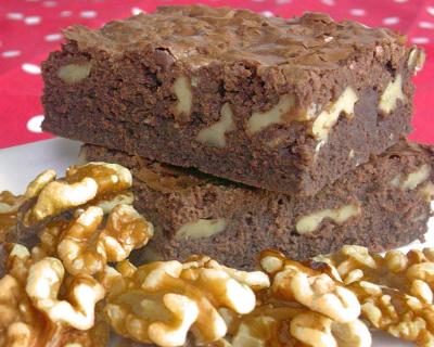 20070823201009-brownies-with-nuts-for-photoglow.jpg